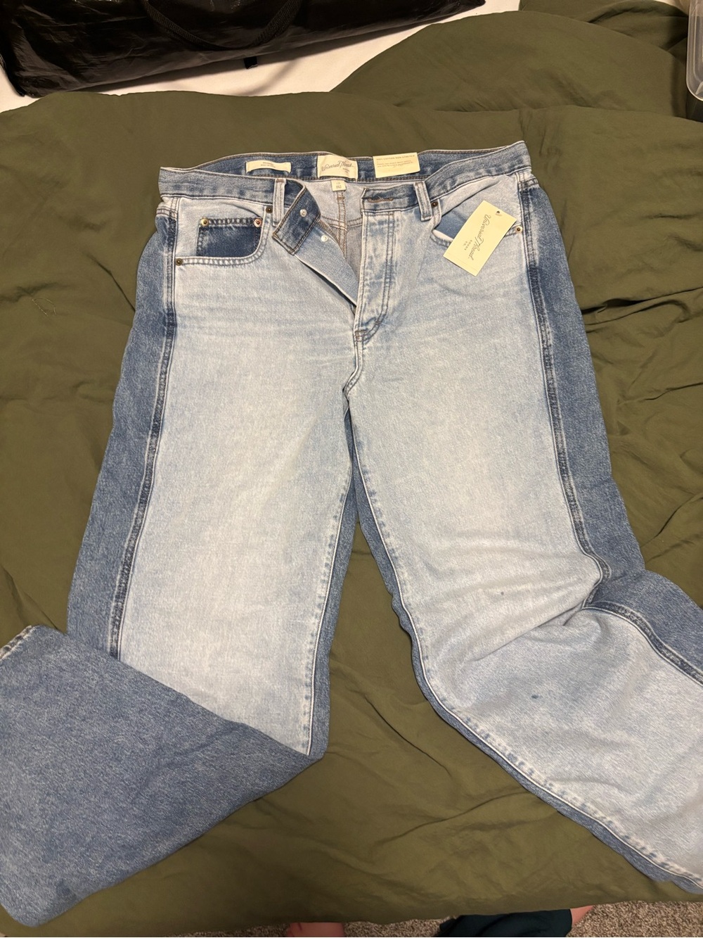 Universal Thread 90s Baggy Two-Tone Light Wash Denim Jeans